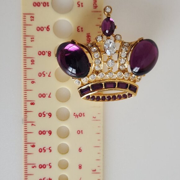 BUTLER AND WILSON 1996  SIGNED VINTAGE CROWN BROOCH - Picture 7 of 8